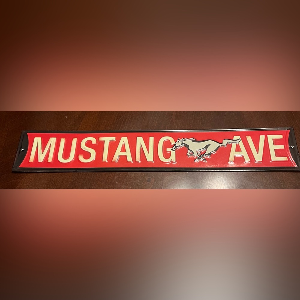 Mustang sign great for garages, rooms, etc., good condition, 21“ x 3.5“